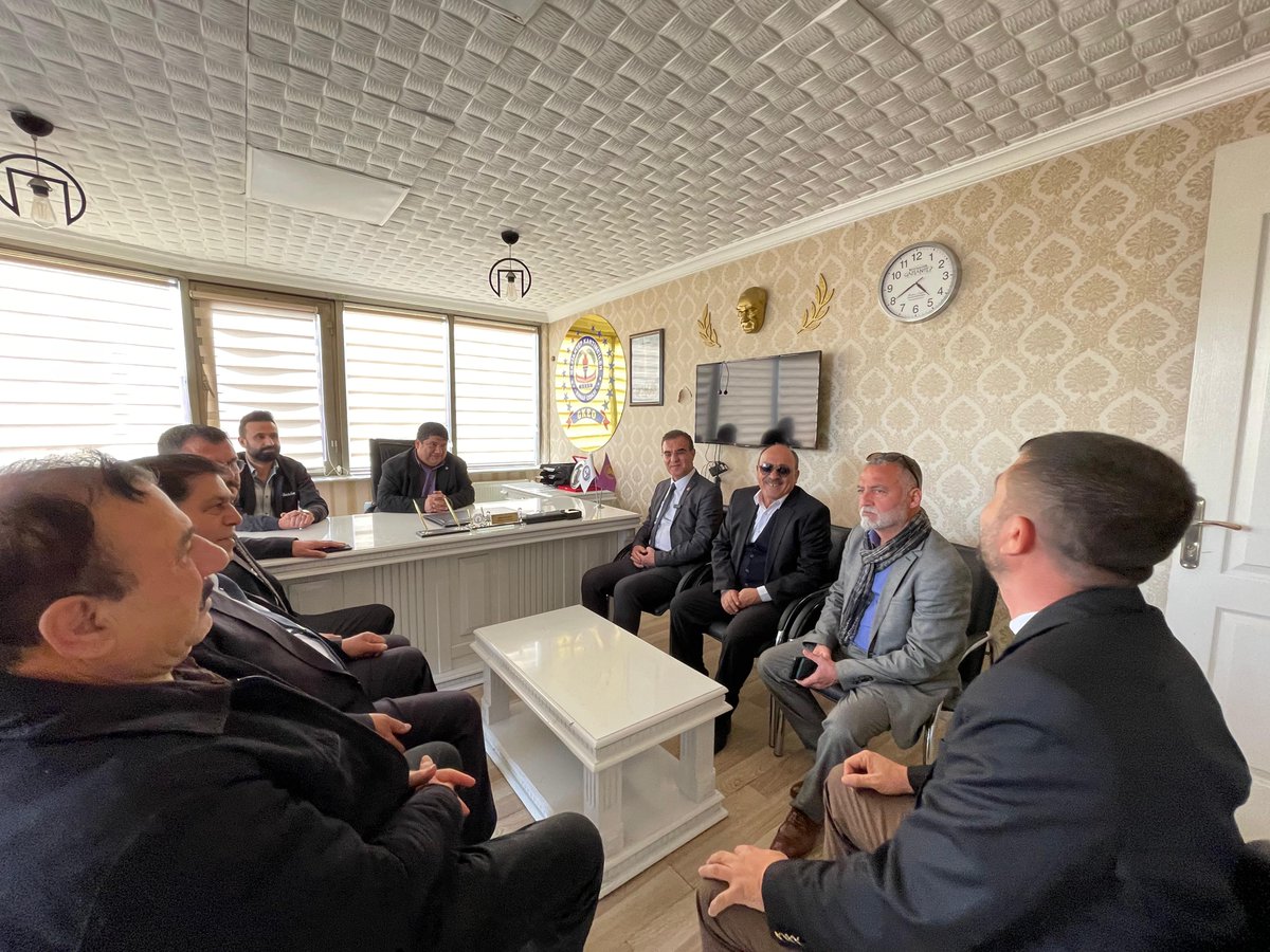 ErturkDr1967's tweet photo. Kantinciler odası ziyaretindeyiz. Adım adım karış karış bu kenti dolaşacağız ve tüm hemşerilerimize mutlu Gaziantep'i nasıl inşa edeceğimizi anlatacağız..
#işimizgücümüzgaziantep #gaziantep #drmuzafferertürk #chpgaziantep #gantep https://t.co/ndGr8ZTjxB
