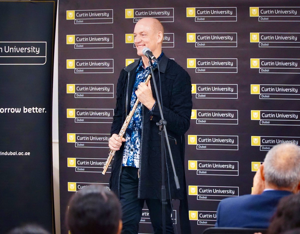 wouterkellerman's tweet photo. Transforming dreams into reality, one note at a time. 🌟 It was an honour to speak and play at Curtin University Dubai. @curtindubai
#FlutePlainter 🎶🎶
#WouterKellerman #CurtinDubai #CurtinUniversity #MakeTomorrowBetter #CurtinSpeakerSeries #DubaiUniversity #UniversityTalks https://t.co/T91r3MdcgH