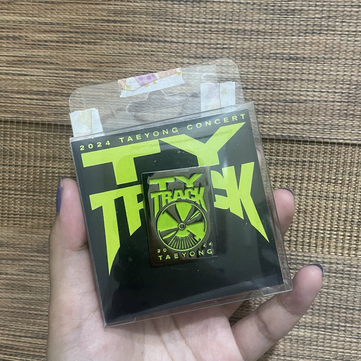 bluuyuuji's tweet photo. taeyong md for me na di nakapuntang concert 🥹 thank you so much @yongiehaul, for hosting the pasabuy 💗 https://t.co/vs6aZPZkkn