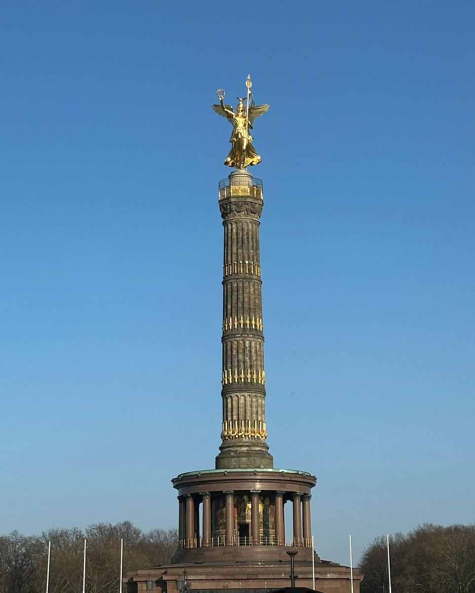 qea_mansfield's tweet photo. The tour guide for our incredible Berlin trip was full of praise for QEA students.

⭐️Impeccable behaviour
⭐️Asking thoughtful, insightful questions
⭐️Polite at all times
⭐️Great sense of humour 

Find out more following this incredible trip👉 https://t.co/EOajIIxGub https://t.co/8x3QhWBy09