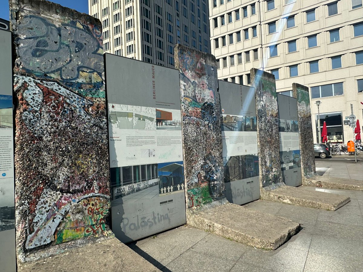 qea_mansfield's tweet photo. The tour guide for our incredible Berlin trip was full of praise for QEA students.

⭐️Impeccable behaviour
⭐️Asking thoughtful, insightful questions
⭐️Polite at all times
⭐️Great sense of humour 

Find out more following this incredible trip👉 https://t.co/EOajIIxGub https://t.co/8x3QhWBy09