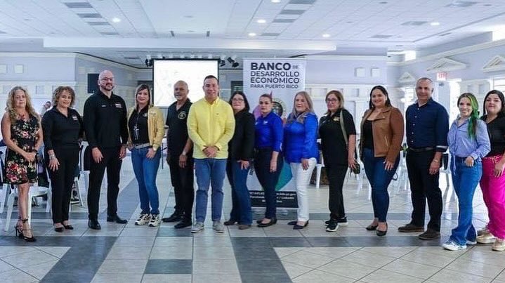 Ayer nuestros consultores de negocios de Barranquitas SBTDC promovieron nuestro Programa #AgriBIZ subvencionado por U.S. Department of Agriculture @usdagov durante el Junte de Empresarios organizado por el Banco de Desarrollo Económico para Puerto Rico, BDE @bdepronline_