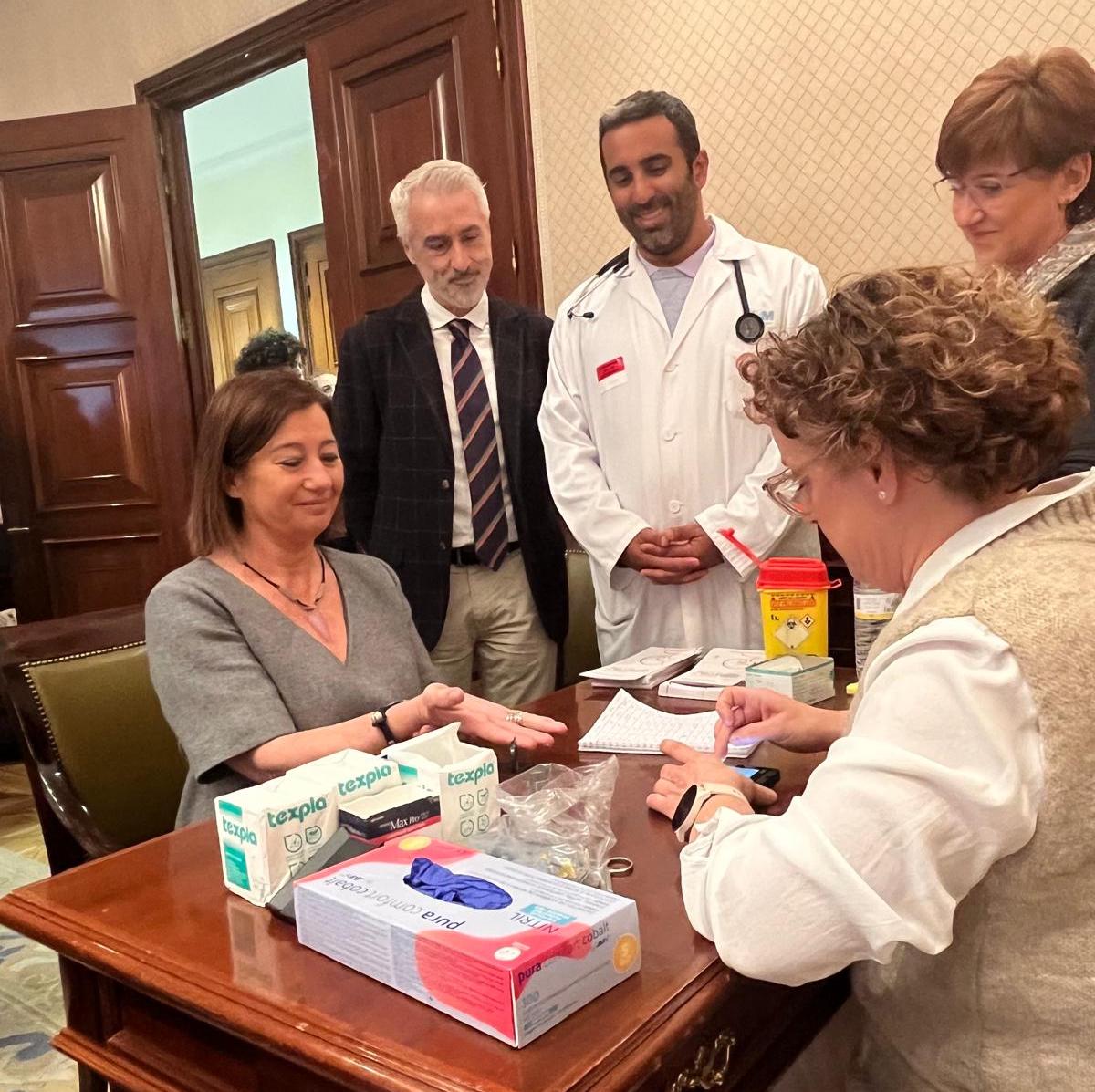 SENefrologia's tweet photo. @Congreso_Es @BiomedicalNova @dvdrry @mvaca87 @EmiliSanAlv @SarriMorell @GONZALO_REDONDO @PSOE La Presidenta del @Congreso_Es Francina Armengol @F_Armengol participa en la Jornada Renal. La detección precoz es la clave de la Salud Renal #DíaMundialdelRiñón #WorldKidneyDay https://t.co/Gp9YGvHtnX
