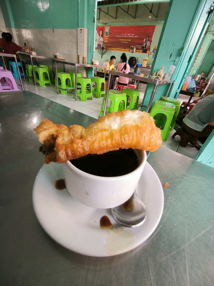 neohistoria_id's tweet photo. Jika kamu merasa sedih, ingatlah Alexander Agung dan Julius Caesar tidak pernah merasakan nikmatnya minum kopi di pagi hari. https://t.co/VvTbJu9hGU