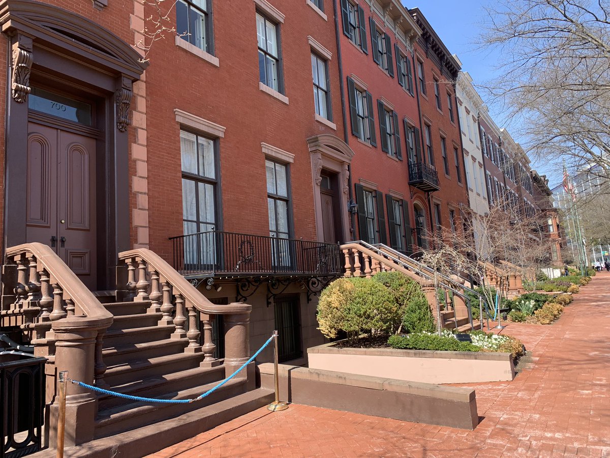 jorgeheinel's tweet image. Postales de #WashingtonDC : En #LafayettePark , frente a la Casa Blanca, disfrutando de un grato dia primaveral. Los arboles en flor alegran la vista ! @sebastian_gray @marichivalero @marconunez @TurkiAntof @GanaCarola