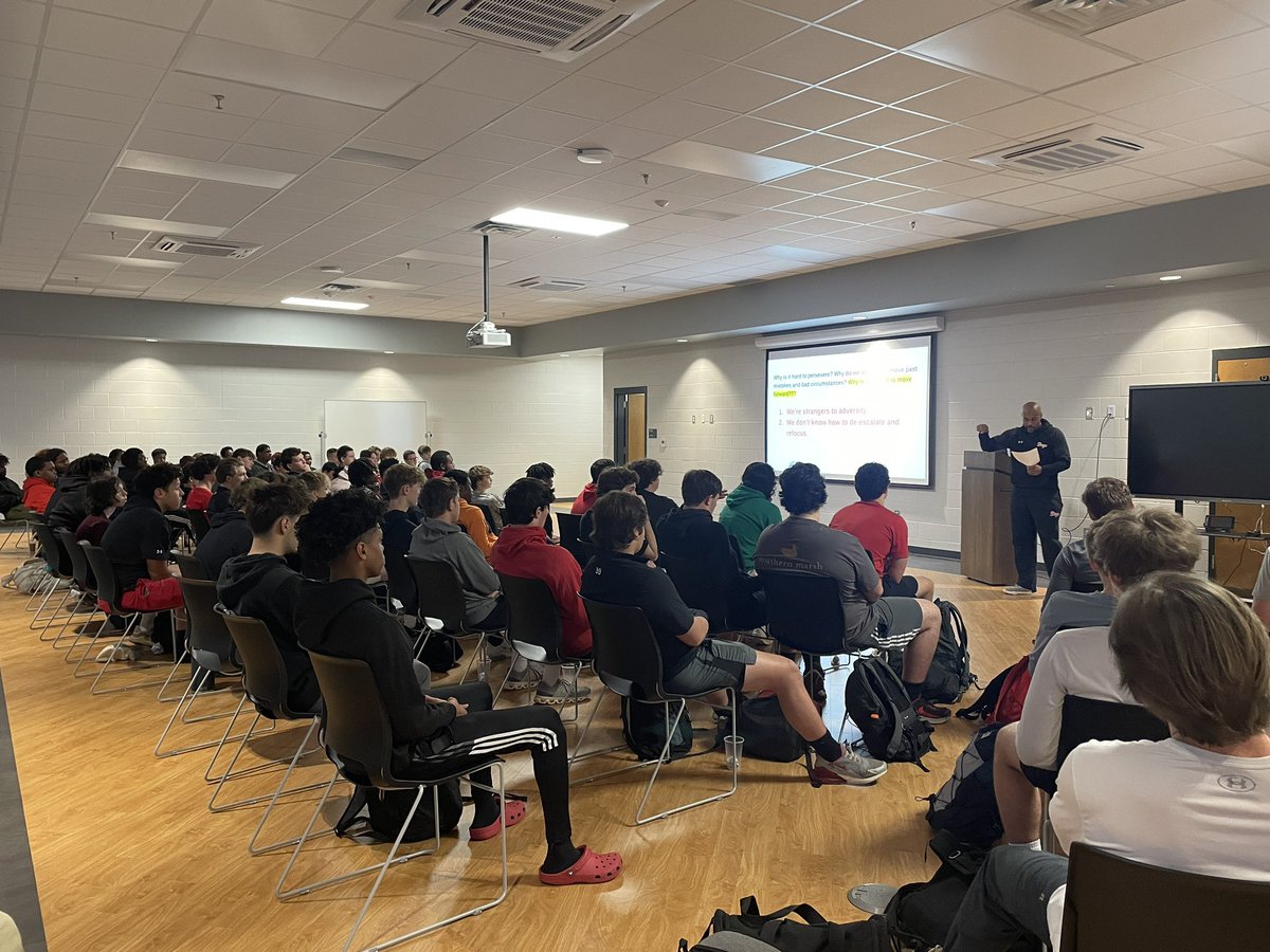 Great rise-up this morning! Thank you @coachbethea for a solid word. #nextplaymentality #buildingmen #riseups #godogs