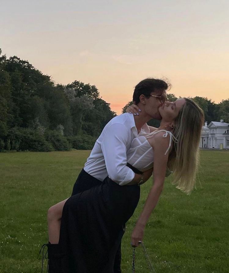 cilIianpersybot's tweet photo. “We are not Hades and Persephone, Flower Girl. Never were. I didn’t drag you down a dark path. You pulled me into the light. Helpless, I followed. Blindly, I got burned. I am Icarus. I love you as he loved the sun. Too close. Too hard. Too fast.” https://t.co/mQIcGQyd8h