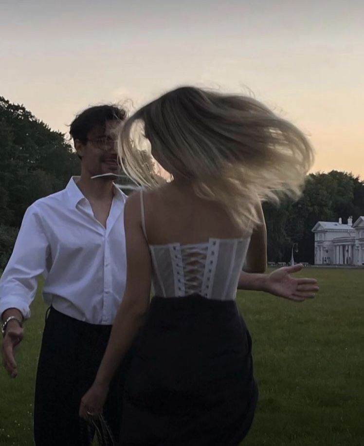 cilIianpersybot's tweet photo. “We are not Hades and Persephone, Flower Girl. Never were. I didn’t drag you down a dark path. You pulled me into the light. Helpless, I followed. Blindly, I got burned. I am Icarus. I love you as he loved the sun. Too close. Too hard. Too fast.” https://t.co/mQIcGQyd8h