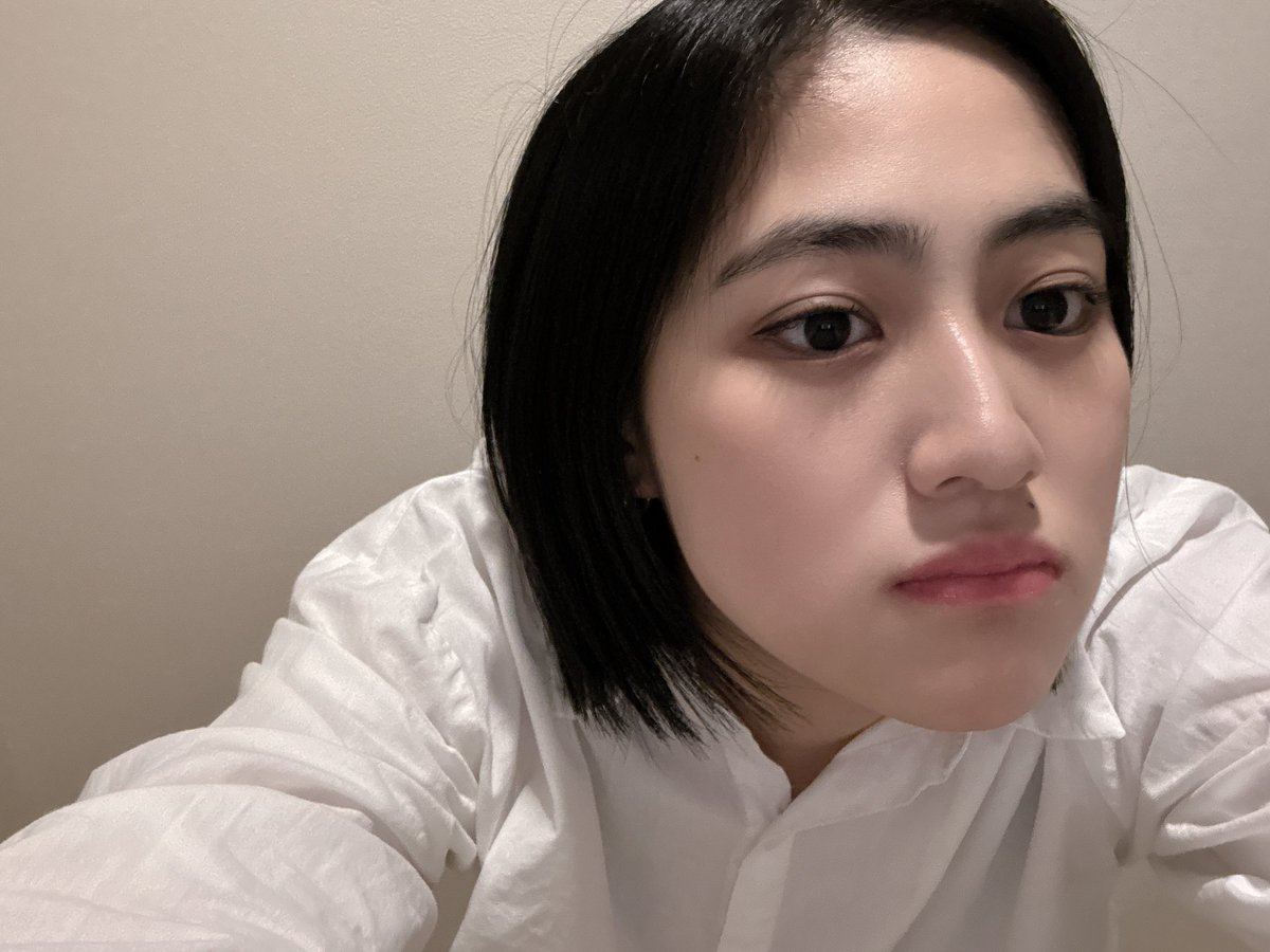 sa_sha3_'s tweet photo. 今日もお疲れ様です！🐈

最近撮った自撮り。
髪短い時からやっぱりシャツ好きなんだよね。 https://t.co/LOpT6BmzVZ