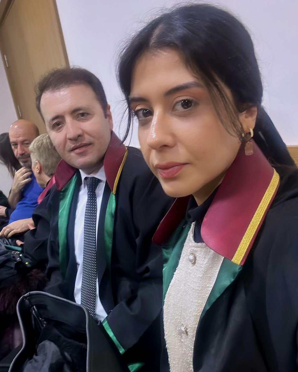 AvukatHG's tweet photo. Küçükçekmece 16. Asliye Ceza Mahkemesi,
#Eros'u katlettiği gerekçesiyle sanık İbrahim Keloğlan'ı 2 yıl 6 ay hapis cezasına mahkum etti ve karar kesinleşinceye kadar yurtdışı çıkış yasağı uygulanmasına karar verdi.

"Sahipsiz" olduğu düşünülerek
acımasızca katledilen #Eros ve tüm masum hayvan dostlarımıza sahip çıkmak için bugün Küçükçekmece 16. Asliye Ceza Mahkemesi'ndeydik.
Destek olan tüm hayvanseverlere ve duruşmayı grubumuz adına takip eden arkadaşlarımıza teşekkür ederiz.
#ErosIcinAdalet 
@HaytapOfficial @ahgpati @hakim_komite @istbarohhm