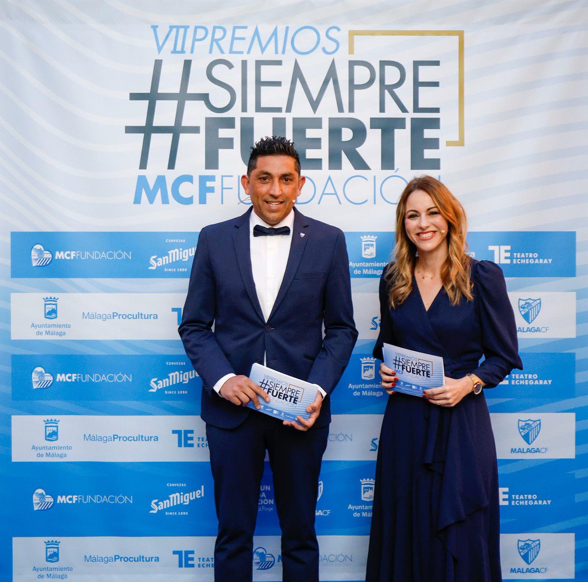 Gracias un año más a la Fundacion del @MalagaCF por contar conmigo para conducir los #PremiosSiempreFuerte junto a mi queridísimo “Basti”. La memoria y el legado de Pablo Ráez sigue con nosotros. Enhorabuena a todos los premiados ❤️ #SiempreFuerte