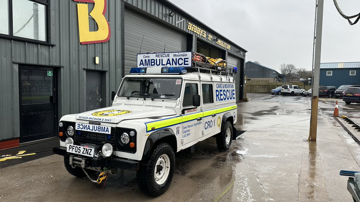 CRO1 for a deep sponge bath this morning, good covering of @jennychem_ maxi mousse with a good brush and hot water chassis and exterior clean. Looking well for a 19yo motor only got 25k miles on clock @CaveRescueOrg