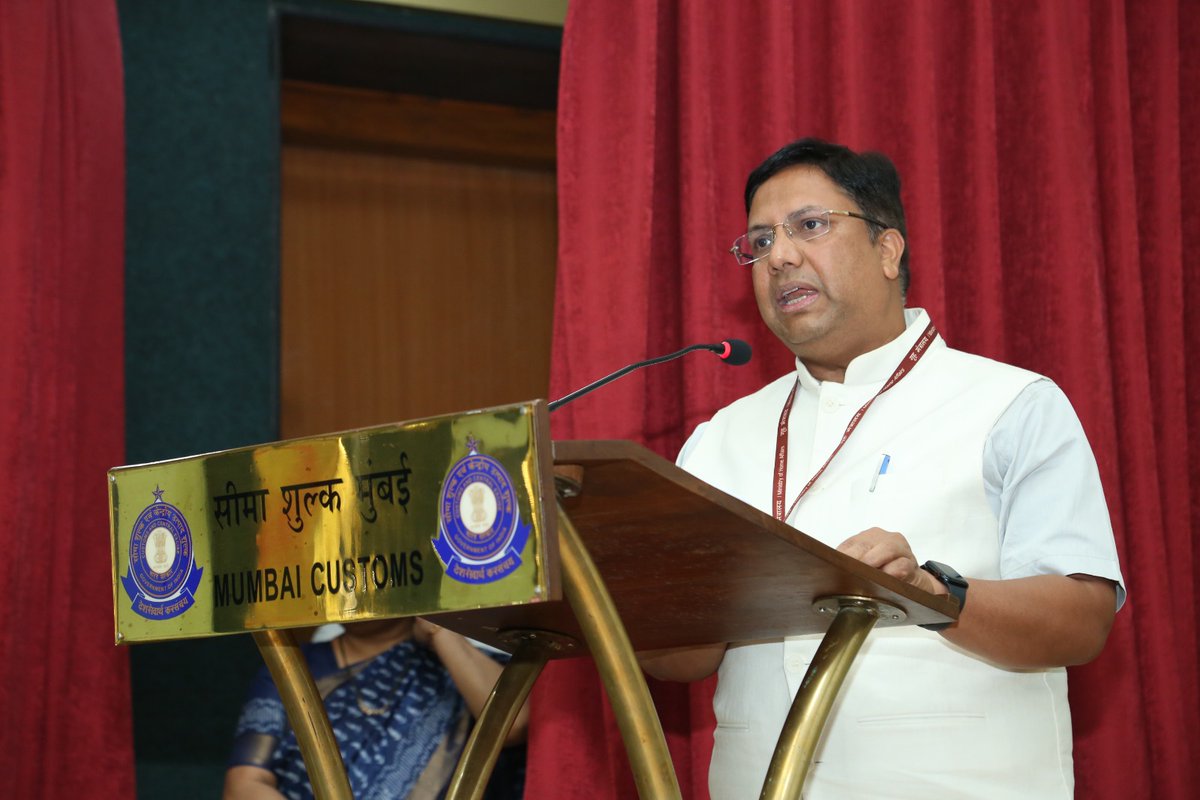 nacincbic's tweet photo. 14 weeks Induction Training for 133 newly recruited Inspectors (Preventive Officers) of Mumbai Customs & Goa Customs under CGLE 2019-2023 commenced from 13.03.2024 at Daya Shankar Auditorium, New Custom House, Mumbai under the guidance of Pr. ADG., NACIN, Mumbai Shri Prabhat Kumar.
Pr. Chief Commissioner of Customs, Shri Pramod Kumar Agrawal & Pr. Commissioner of Customs (General), Shri Sunil Jain graced the occasion with their presence, addressed the trainee officers and motivated them with their motivational speech.