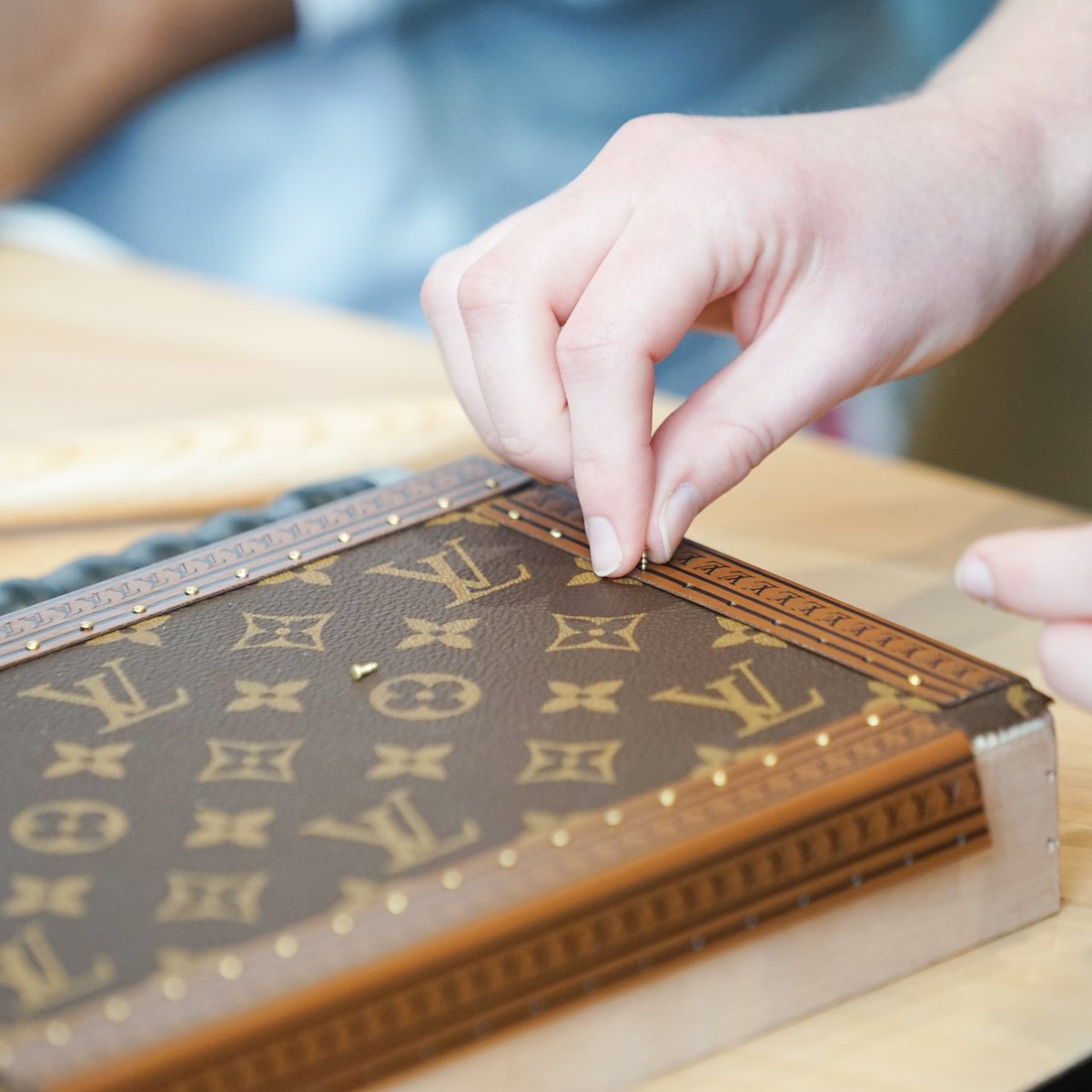 VilledeReims's tweet photo. Aujourd'hui au centre des congrès (jusqu'à 17h), découvrez les #MétiersdExcellence des Maisons @LVMH lors de la tournée #YouandME à Reims ! Au programme : ateliers participatifs de savoir-faire ou encore sessions de coaching RH. => Infos https://t.co/NQgvqmwXxa #LVMHTalents https://t.co/dCtJVwHgVo