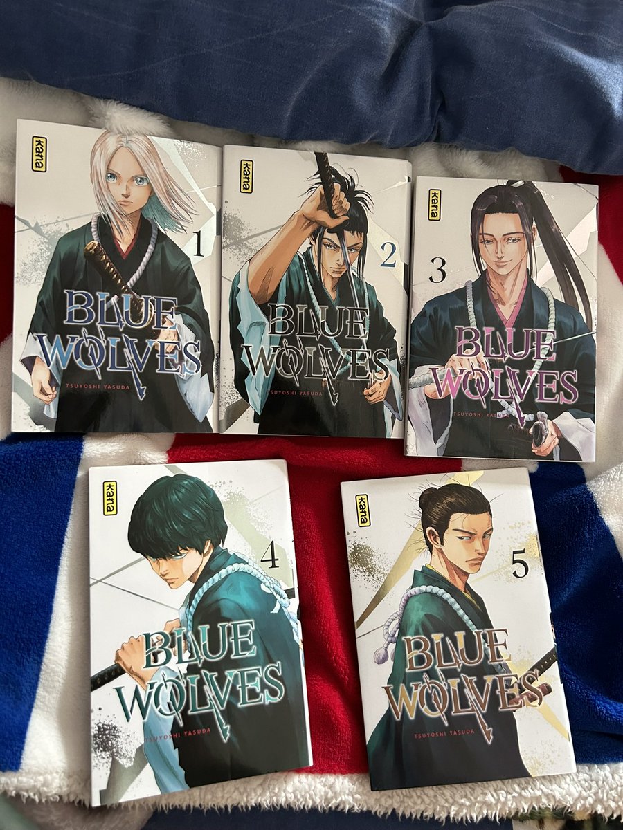 ushioff14's tweet photo. On tente un truc #bluewolves #shinsengumi #manga @EditionsKana https://t.co/PWwKWkWrcq