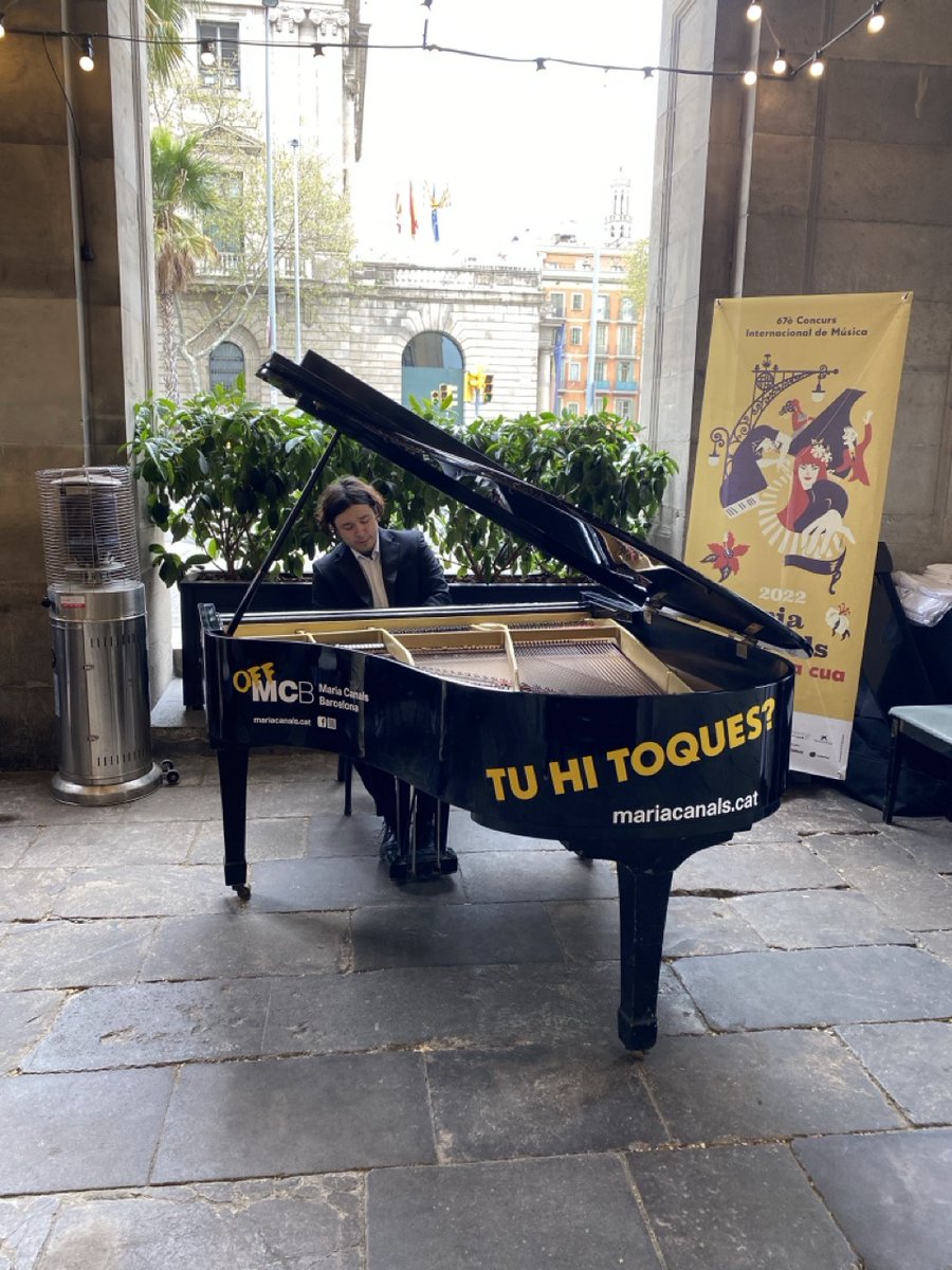 7Portes's tweet photo. 🎹Piano de cua al #7Portes amb @mariacanals_bcn . Aquest diumenge 17 de març, instal·larem un piano de cua a la terrassa del restaurant per gaudir en directe tot el dia. Anima't i vine a tocar tu també!
Reserva i acaba l'àpat amb el nostre postre especial Maria Canals. #johitoco https://t.co/y0idpTY3pH
