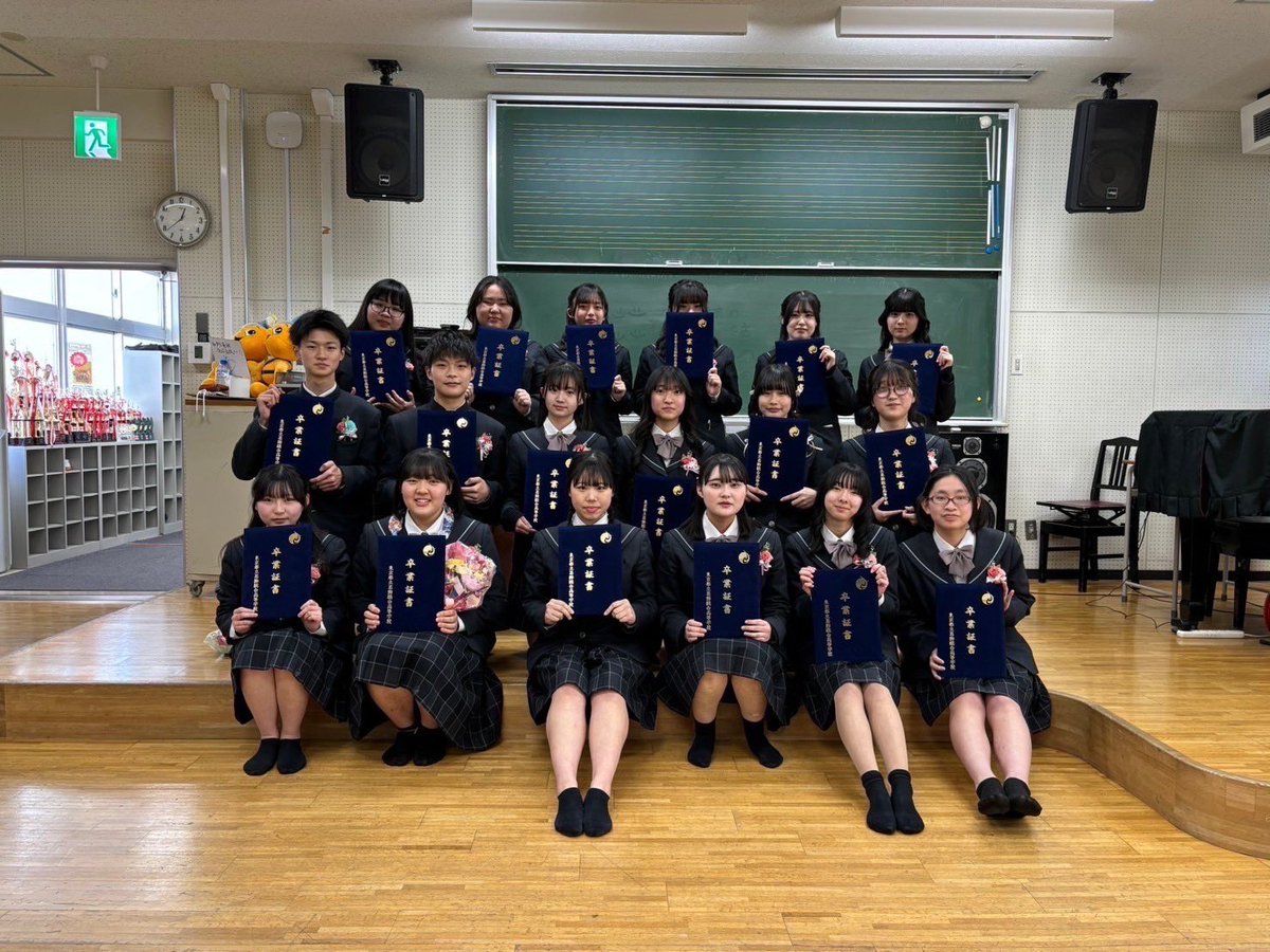 3月10日に15期生の卒業式が行われました！15期の皆さん、ご卒業おめでとうございます💐🤍 卒業式では、式典前のBGM演奏と入場・退場演奏をしました！15期生の晴れの舞台で演奏をすることが出来、とても良い経験になりました！  #葛飾総合高校 #葛飾総合高校吹奏楽, image size:1200x900