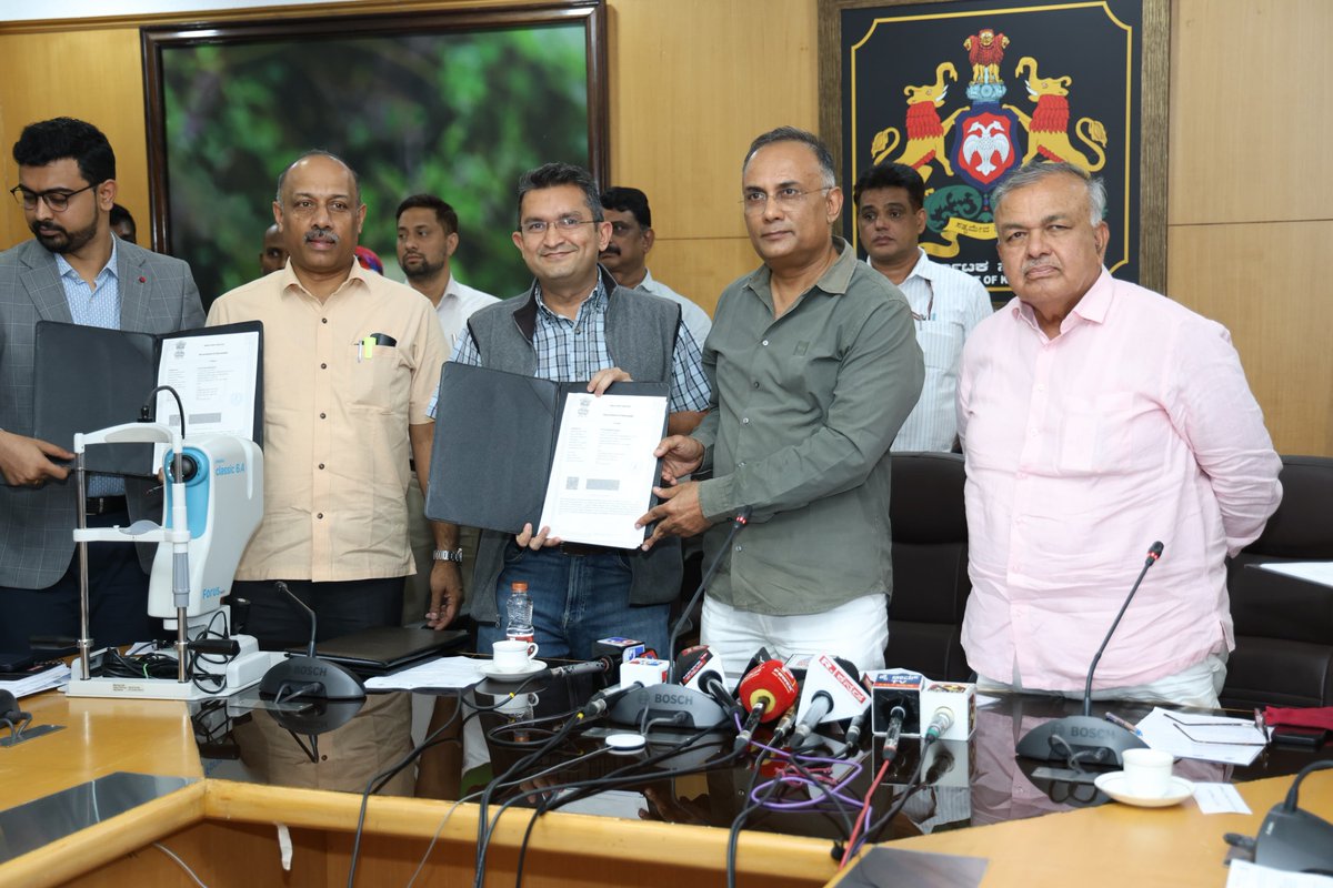 Participated in the signing ceremony of the partnership agreement with C-CAMP and Act for Health at Vikas Soudha today, aimed at strengthening the government's 'Comprehensive Eye Care Programme'.

This collaboration between the Health Department, C-CAMP, and Act for Health will
