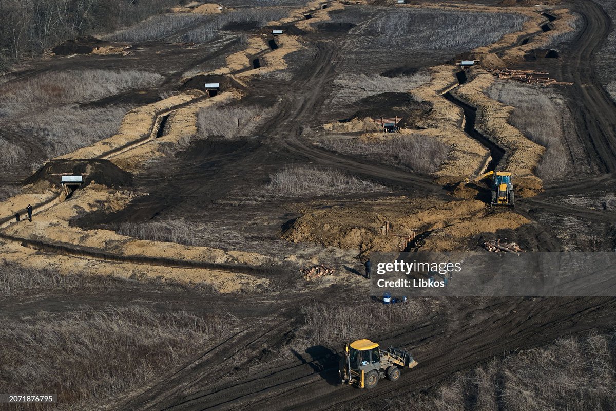 ⚡️Photo of the construction of fortifications on one of the areas of the front by the engineering troops of the Armed Forces of 🇺🇦Ukraine