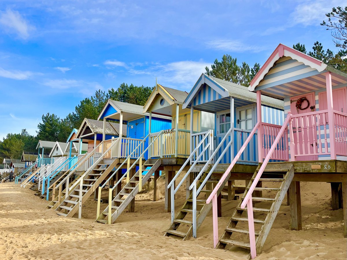 Could almost be summer on Holkham beach today…🏖️@WeatherAisling @ChrisPage90 @StormHour @metoffice #loveukweather @HolkhamEstate @visitnorfolk