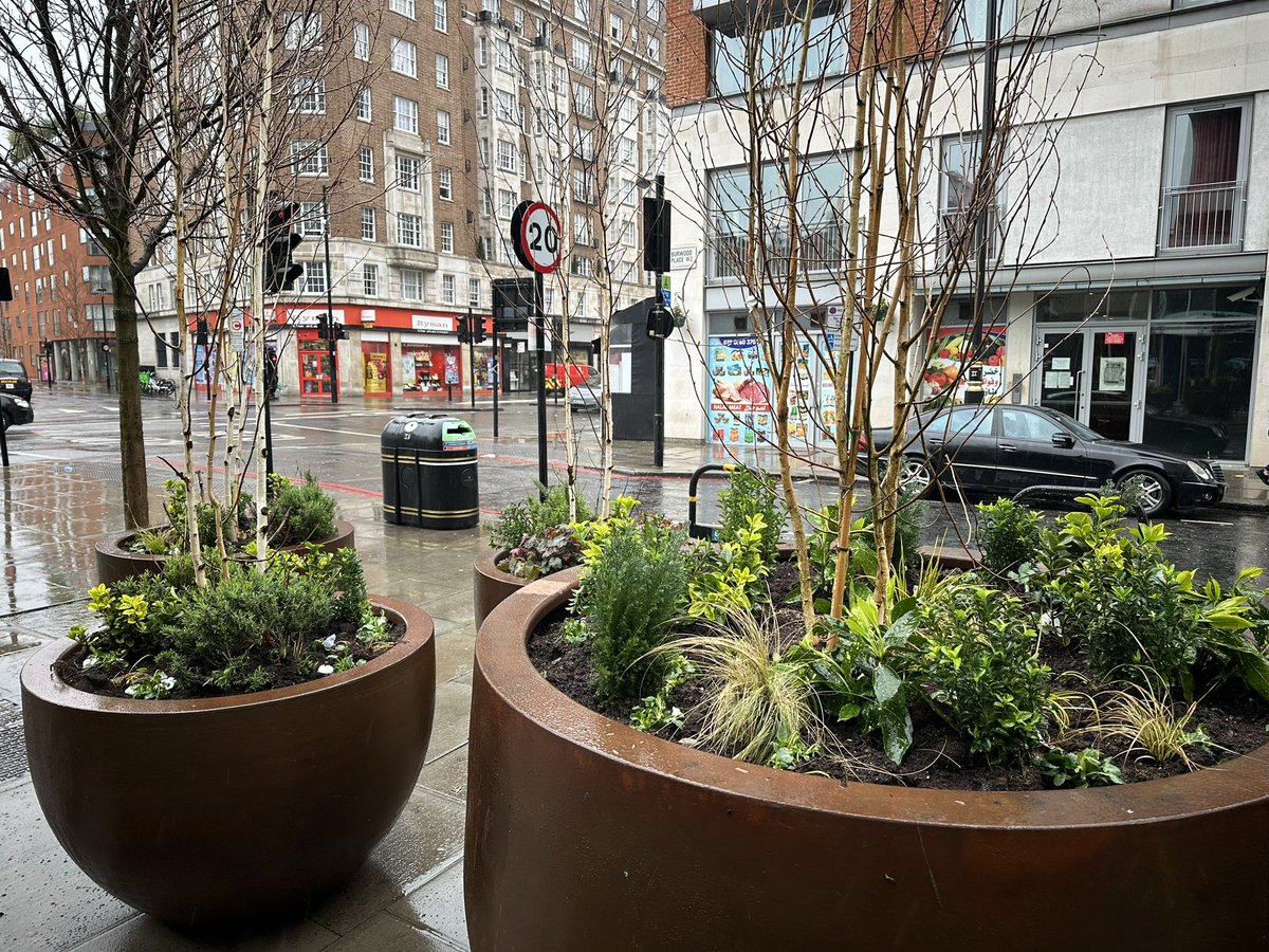Our benches at Burwood Place and Sussex Gardens are having their annual refresh 🧽 and 🎨 varnish. Work will take place over two (dry) days. Replanting 🌱 🌷 has also taken place this week by <a href="/WindowflowersUK/">Windowflowers</a> in the adjacent pots and trough.