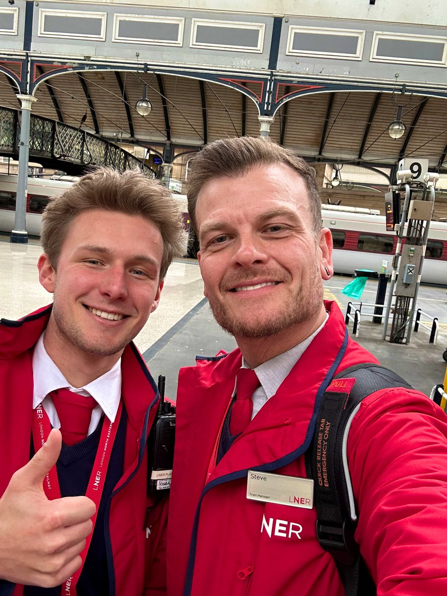 TM_Steve_🚂 (@tm_steve_) on Twitter photo What a welcome after bringing Eleanor Azuma up to Newcastle to be met by <a href="/JamieBarnshaw/">Jamie Barnshaw</a> another of our supper station staff members! Great to fly the ‘team work’ flag and meet you in person my friend! Enjoy the day and see you soon buddy! 🙌
#lner #newcastle #teamwork What a welcome after bringing Eleanor Azuma up to Newcastle to be met by <a href="/JamieBarnshaw/">Jamie Barnshaw</a> another of our supper station staff members! Great to fly the ‘team work’ flag and meet you in person my friend! Enjoy the day and see you soon buddy! 🙌
#lner #newcastle #teamwork