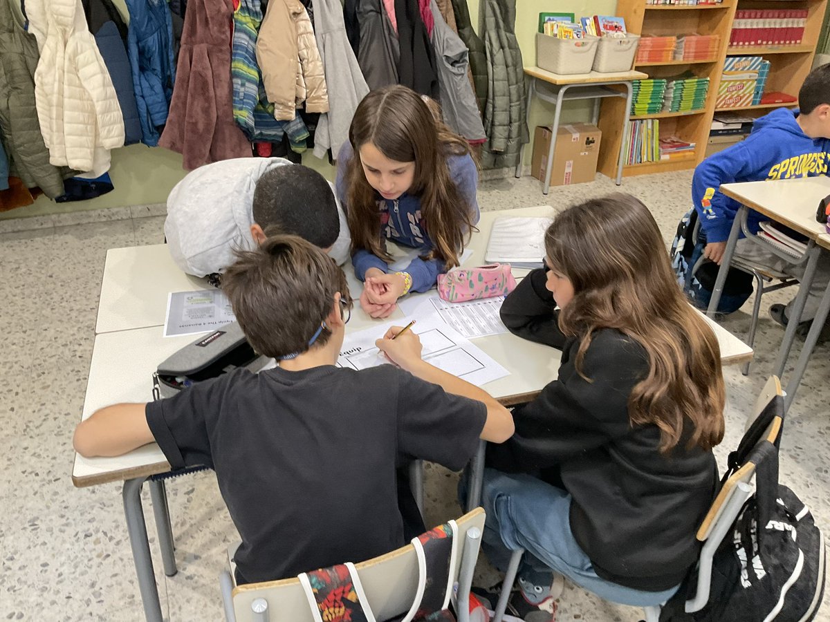 PompeuFabraSalt's tweet photo. Aquest matí, els grups Oliver Twist i Moby Dick, hem avançat una etapa més en el projecte #InventCat de @CatedraTEKHNE https://t.co/o4WOM5LS6G