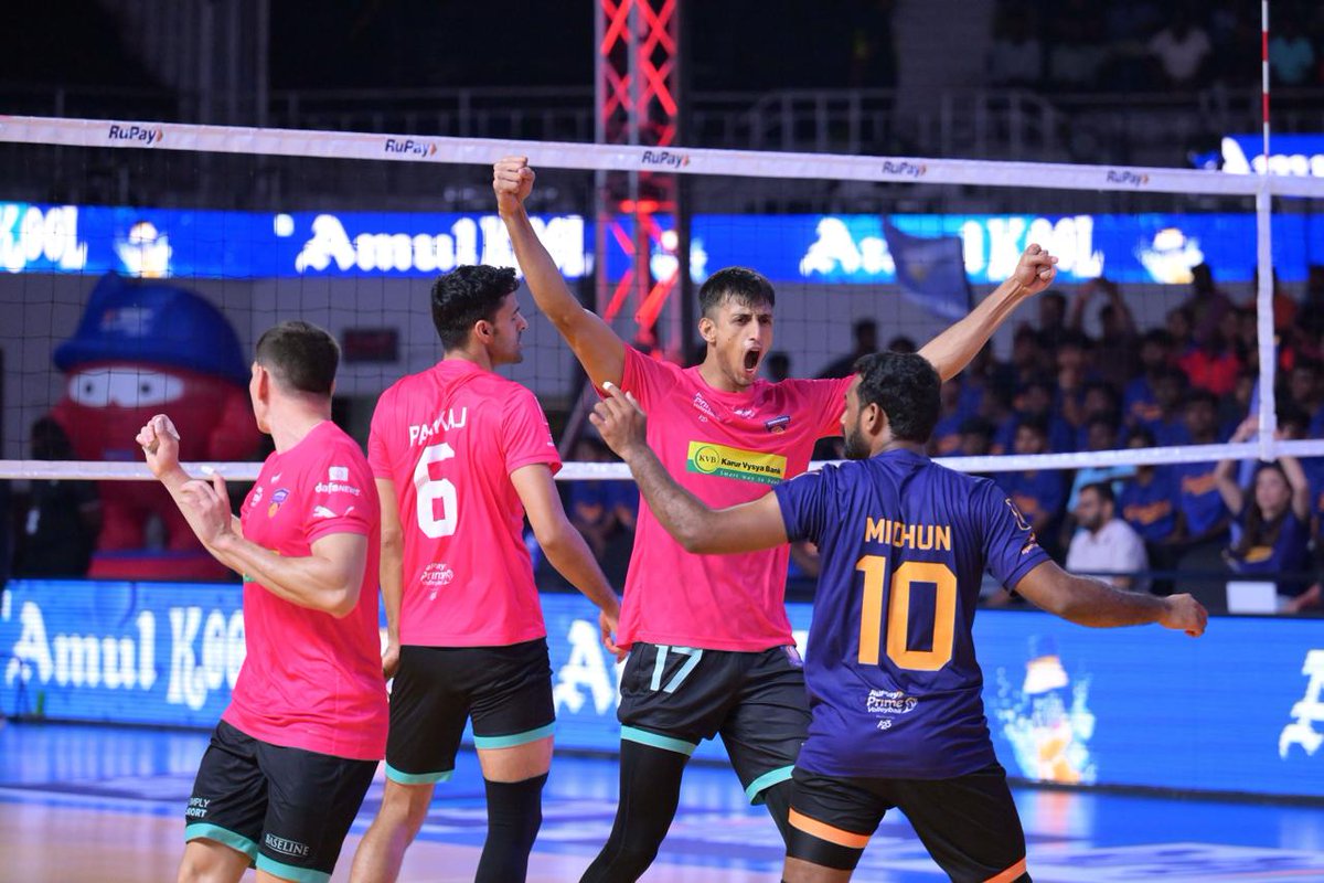 Prime Volleyball League 2024 : Bengaluru Torpedoes’ unbelievable comeback win shock Ahmedabad Defenders. 
Know more by clicking the link! 📰
shorturl.at/DHNSY

#PrimeVolleyballLeague #BengaluruTorpedoes #AhmedabadDefenders #UnbelievableComeback
