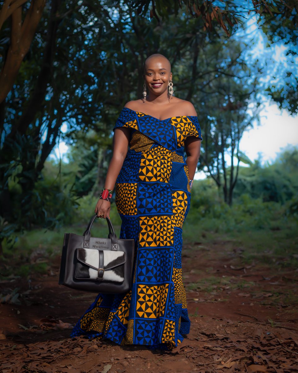 Mbekimwalimu's tweet photo. I'm 4 Perfect 10's today!!!!!!!
Happy Birthday to everyone who shares today with me.
Also, I finally got to carry a 👜 designed by yours truly☺️
📸 By @savatophotography
#FourDecadesOldToday
#QueenOfTheatre
#BringingTheStageBackToLife
#LetsArtThis https://t.co/oQ2UlcUDCf