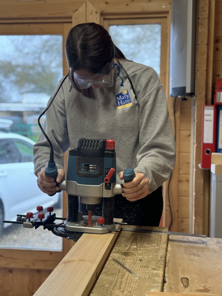 In today’s carpentry lesson, Sixth Form students were completing their assessments using power tools. They have used a router which is used to make perfect finishing edges and corners. They also used a sander to smooth the surface of the wood. 📷Photos taken by student, Marni.