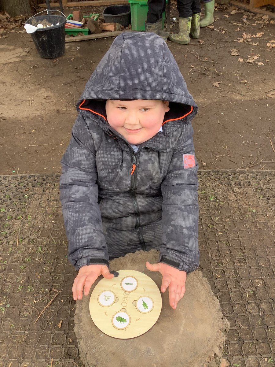 CranfordParkCE's tweet photo. #YearR listened to the story 'The Perfect Ribbit' about the lifecycle of a frog. They then made their own frogs and tadpoles and created "Habitats" for them.
#ForestSchool #BringingLiteratureToLife https://t.co/UNyUHVdE5D