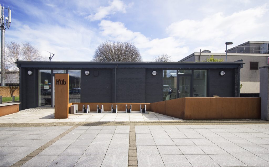 scotcivictrust's tweet photo. ๐MY PLACE AWARDS: HIGHLY COMMENDED๐
Congrats to @AlloaHub! ๐
The Alloa community has transformed a derelict public toilet block into a new hub that promotes local identity and active travel.
#MyPlace24 https://t.co/YNAmZvyaCY