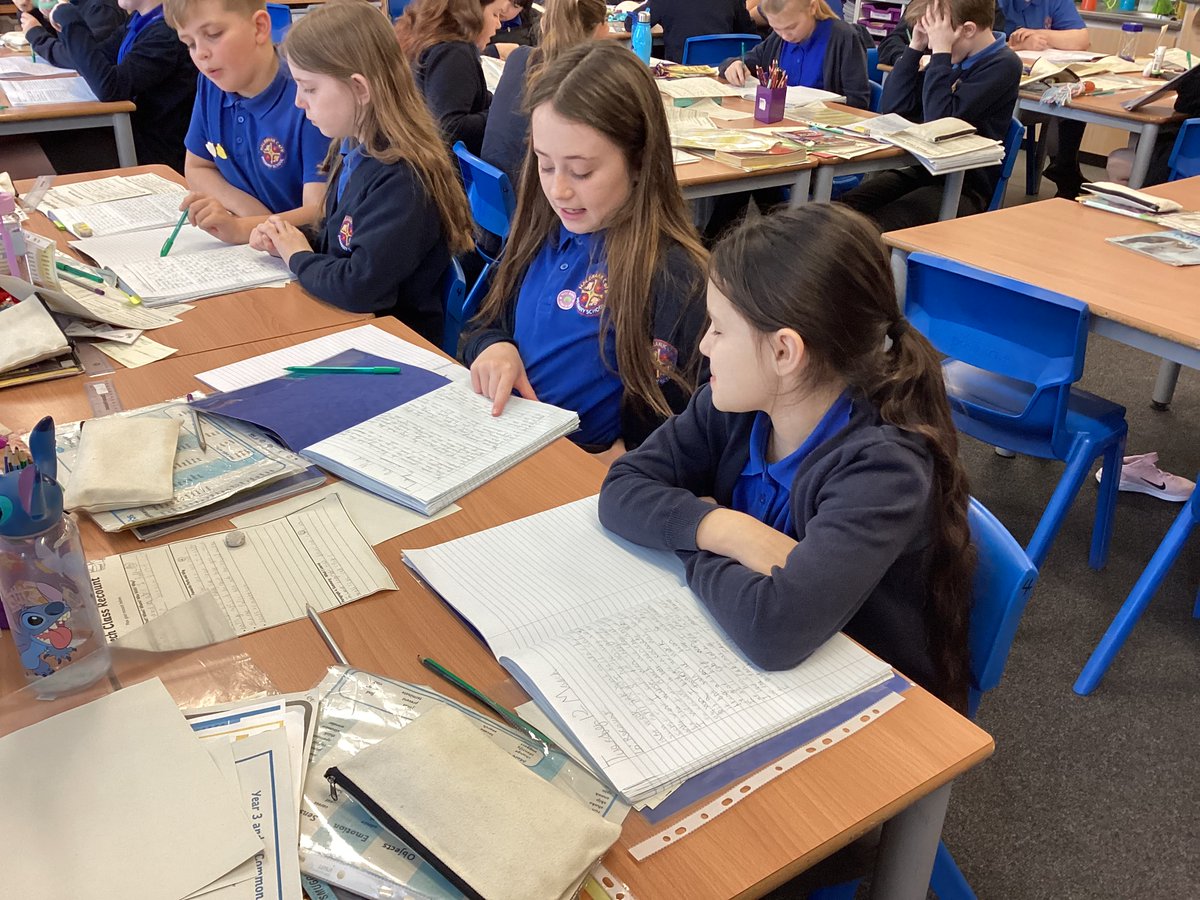 halebank_sch's tweet image. Independent and peer editing of recounts in Oak Class #modalverbs #passivevoice #expandednounphrases #parenthesis