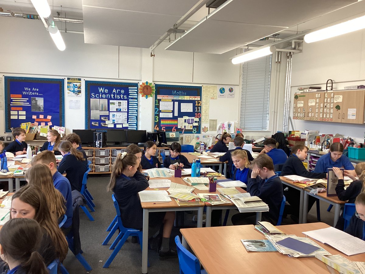 halebank_sch's tweet image. Independent and peer editing of recounts in Oak Class #modalverbs #passivevoice #expandednounphrases #parenthesis