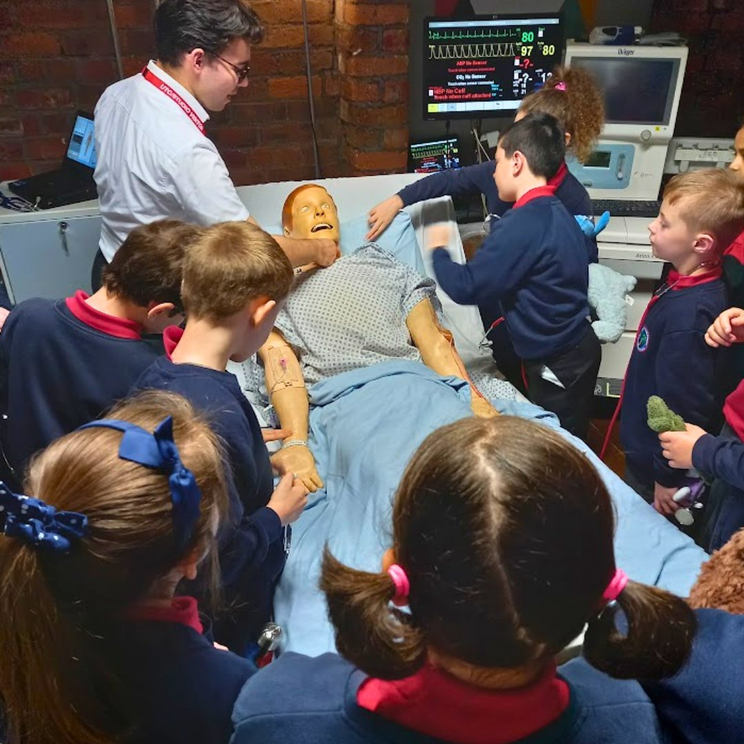 Last week, 30 Year 4 students from Thomas Gray Primary School explored water quality and aquatic life, using various microscopes and chemical tests. Their hands-on learning experience, including a CPR session, showcased their enthusiasm and engagement in science! ⚛️ 🔬 👏