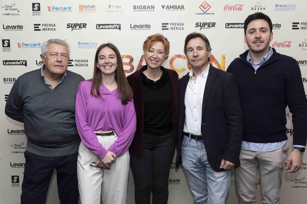 Ayer el balcón fallero de Prensa Ibérica <a href="/levante_emv/">Levante-EMV</a>, en la Plaza del Ayuntamiento de València, se llenó de buen ambiente y grandes profesionales gracias al evento de 'networking' que organizó <a href="/BIGBANInversion/">BIGBAN Inversores Privados</a> 
¡Gracias por la invitación! 🧨