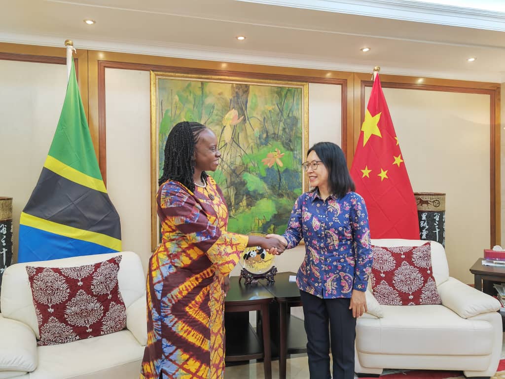 Clara Makenya (@claramakenya) on Twitter photo Honored to meet HE <a href="/ChenMingjian_CN/">Chen Mingjian 陈明健</a> shared views and commitments aligned with Kunming-Montreal Global Biodiversity Framework, living in harmony with nature. 🇨🇳 was the chair of CBD COP 15. #UNEP #UNTZ Honored to meet HE <a href="/ChenMingjian_CN/">Chen Mingjian 陈明健</a> shared views and commitments aligned with Kunming-Montreal Global Biodiversity Framework, living in harmony with nature. 🇨🇳 was the chair of CBD COP 15. #UNEP #UNTZ