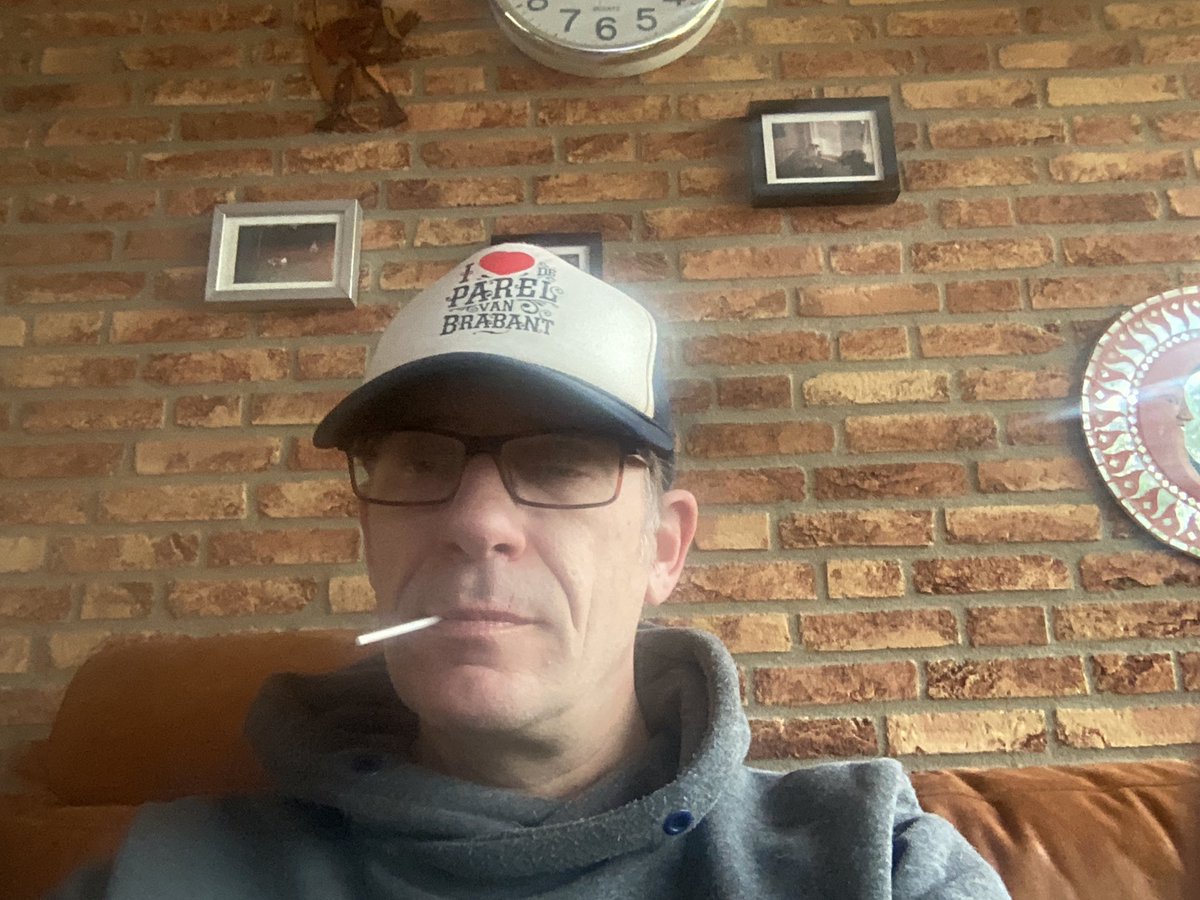 vanSonenBreugel's tweet photo. Net mn begeleidster gesproken #ggze. #EMDR heeft haar nut bewezen, ik zit een stuk beter in mn vel. Ik kwam relaxed over en mn schouders hingen lekker losjes ipv strak omhoog. Lichamelijk af en toe nog wat kinkjes in de kabel. Maar geestelijk enorme stappen gemaakt. #dwarslaesie https://t.co/HCgR75blK7