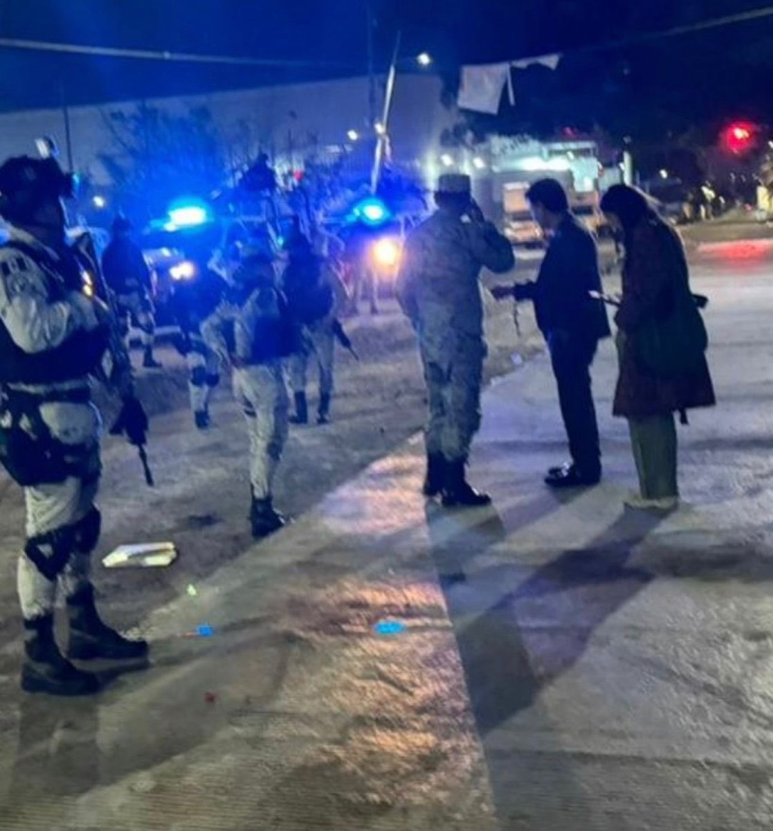 Afortunadamente Jaime Barrera ha sido encontrado y con salud. 🙏

Desgraciadamente, es claro que cada que desaparece alguien, no lo encontramos por negligencia de las autoridades, por falta de interés y de presup💸

Si alguien desaparece y no vuelve, es culpa de las autoridades😡