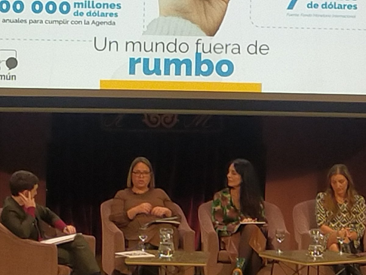 FuturoEnComun's tweet photo. "Una política que oriente toda la acción exterior para asegurar que toda ella está comprometida con la promoción de la paz, la justicia climática, de género y fiscal global, así como  los derechos humanos."
@ibelloq presidenta de la @CoordiONGD 
Presentación de #elinconforme https://t.co/lWz3xQrrYE