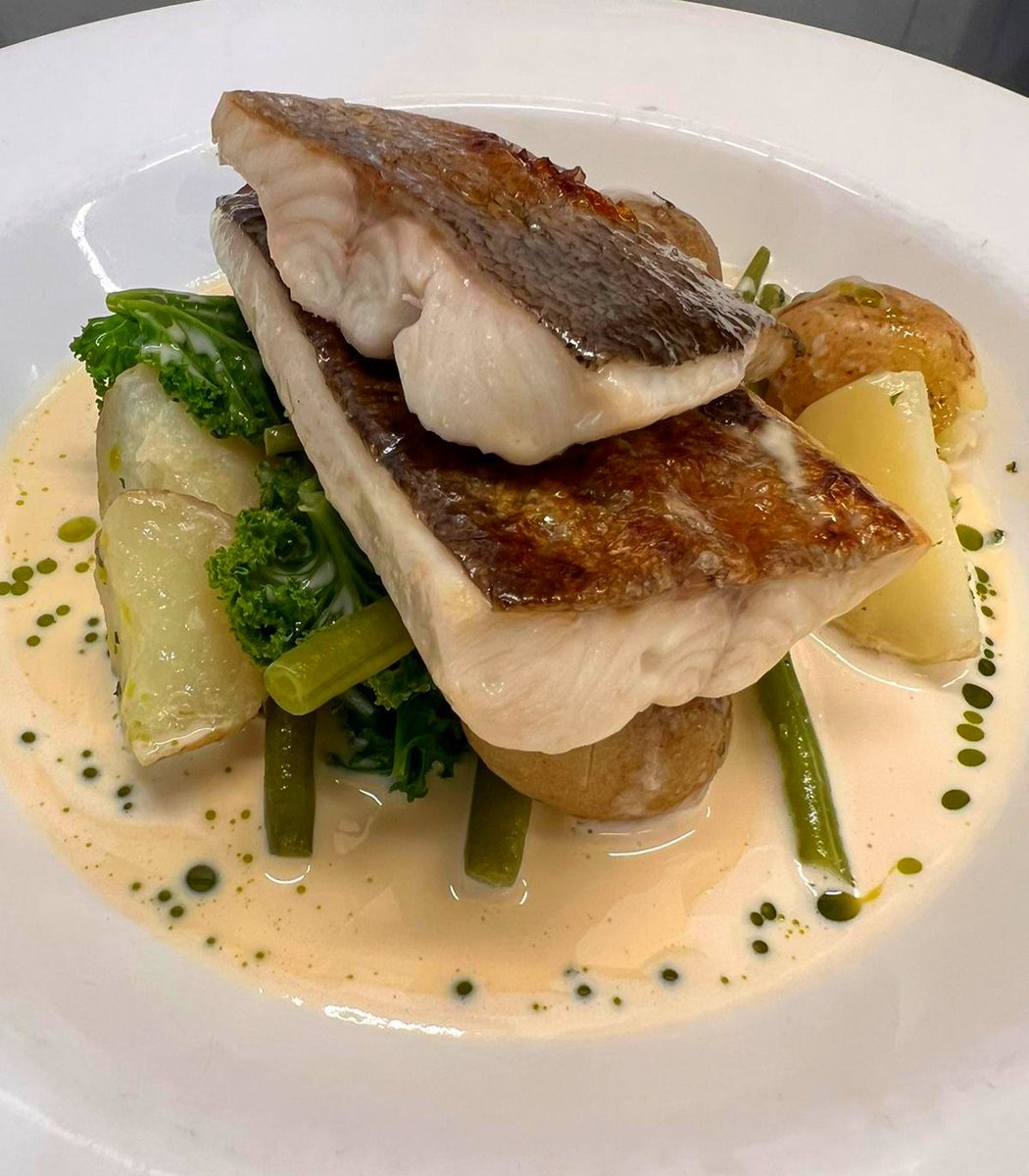 Yorkshirebridge's tweet photo. New menu being finalised 😀 Lots of delicious dishes being prepared and tested by our amazing kitchen team. No shortage of volunteers to taste test! 😂😋
#newmenu #comingsoon #eatdrinkexplorepdd #tryingandtesting #newdishes #gettingcreativeinthekitchen #kitchenteam https://t.co/SF2ncOm60m