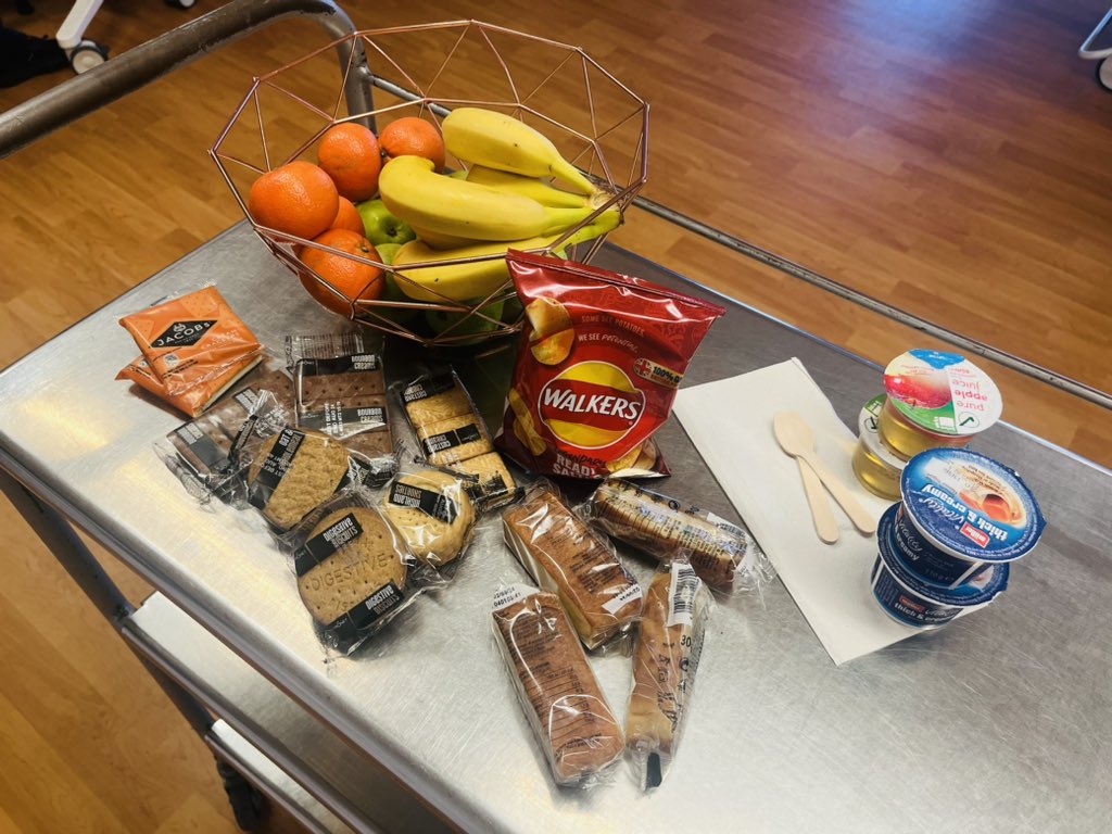 Great to see the housekeeper on Stroke supporting patients by providing snacks between meals. Patients were grateful and complimentary of the additional service. #nutitionandhyrationweek