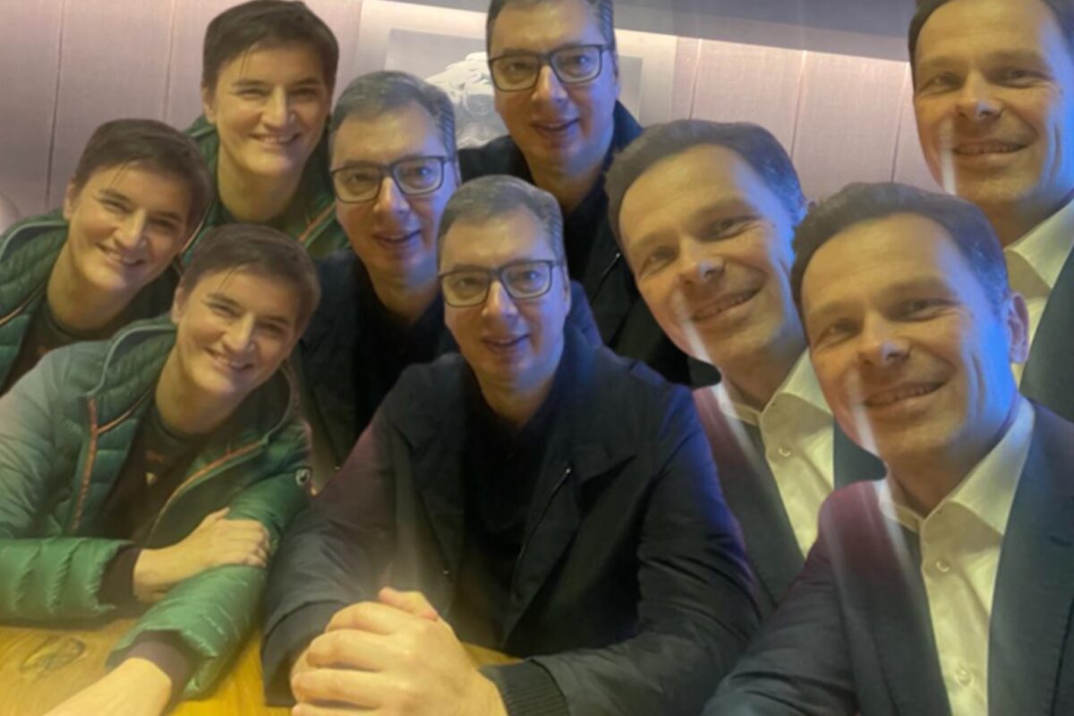 _GlobalFokus's tweet photo. Sve smo radili pre Kejt Midlton https://t.co/1hP73w0Ibo