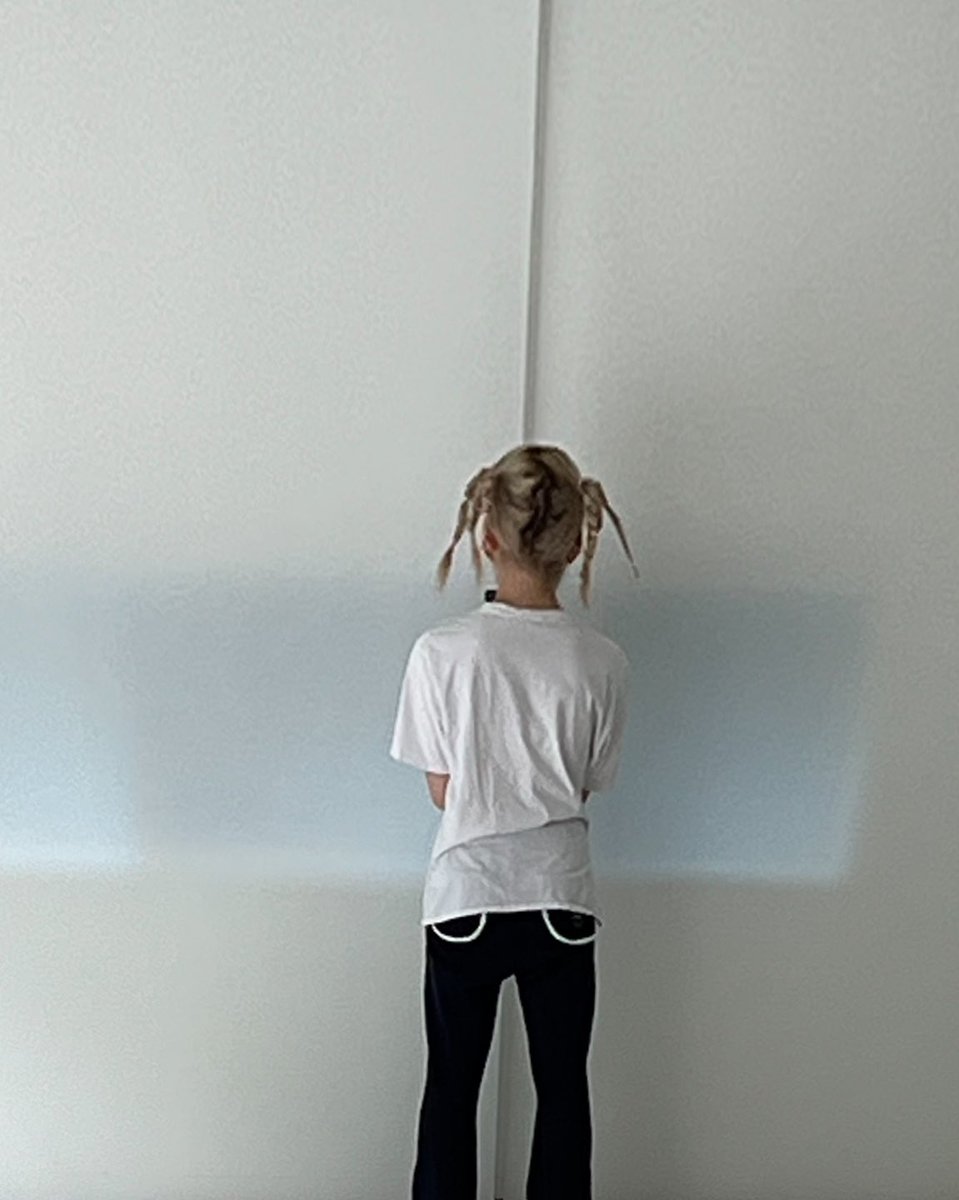 Lapillus_twt's tweet image. 샤나언니 생일 축하해요 
ఌ⁂ℍ𝕒𝕡𝕡𝕪 𝕓𝕚𝕣𝕥𝕙𝕕𝕒𝕪⁂ఌ
앞으로도 행복하고 재미있는 하루 하루를 보내요ღ 항상 감사합니다
(ღ˘⌣˘)♥ ℒ♡ⓥℯ ㄚ♡ⓤ

#Lapillus #라필루스 #Haeun #하은