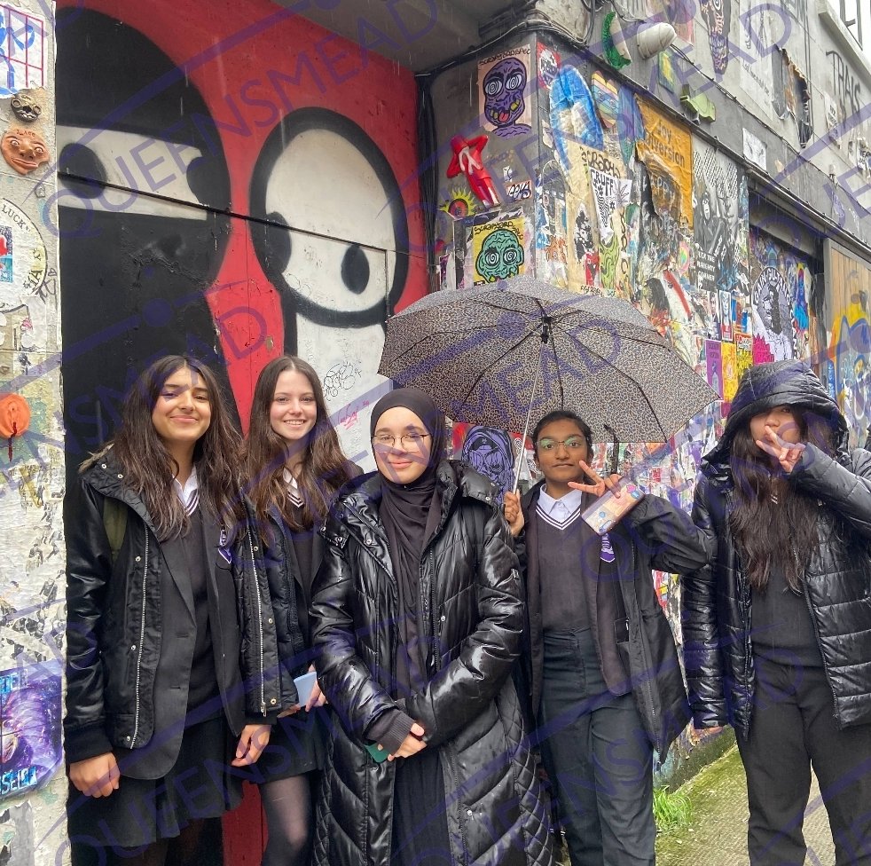 QM_News's tweet photo. A wet but productive day with the Year 10 Geographers in Brick Lane collecting data for their urban fieldwork. #fieldwork #regeneration #geographyinaction https://t.co/dFF4JbGtQi