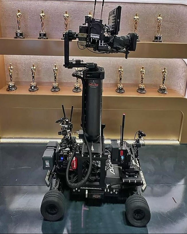 Vislink's tweet photo. Oppenheimer or Barbie? No way! Vislink took home the Academy Award for best wireless transmitter.

Kudos to the #AerialVideoSystems &amp; #RailcamUSA crews for their work, and a special thanks to Austin Rock for one of these pics!

#Oscars #TheVislinkDifference #BehindTheBroadcast https://t.co/Wb84VmwK3Z
