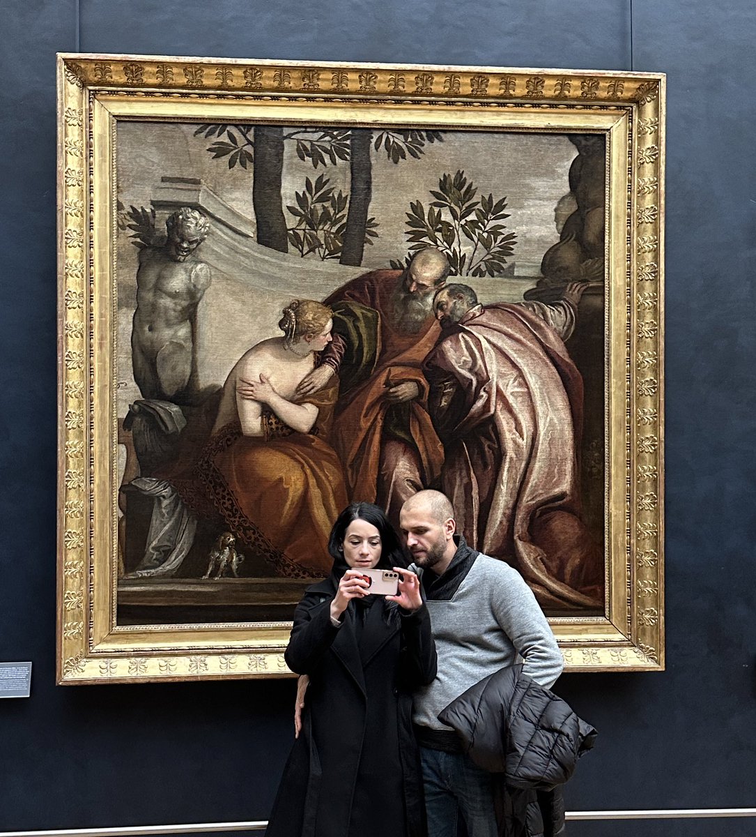 fellow_creator's tweet photo. The people and the painting look alike? https://t.co/oGNSSickit