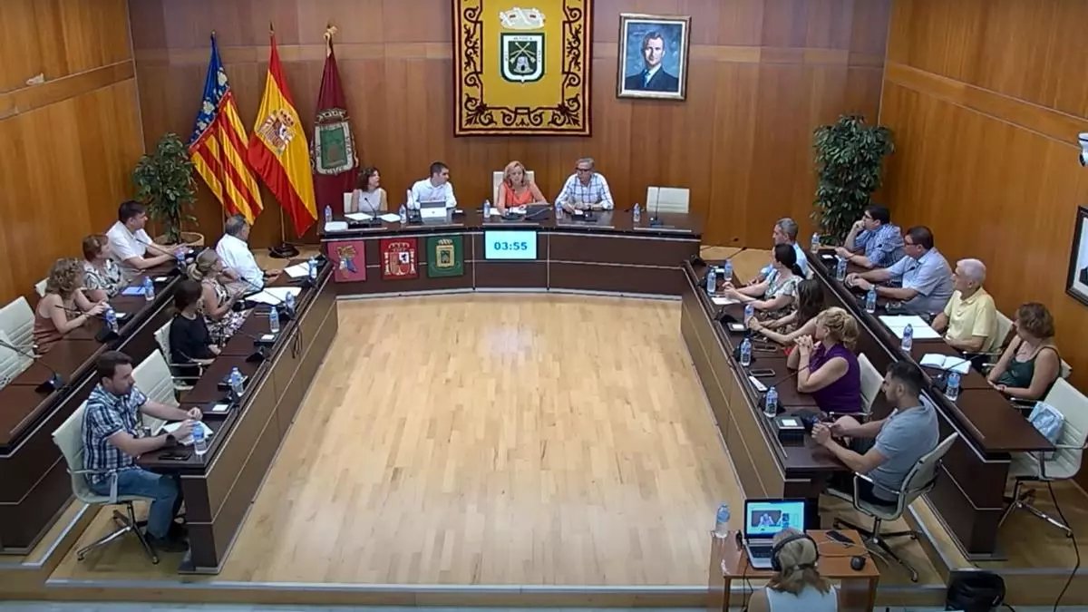 eldiariocv's tweet photo. Calp aprueba la ordenanza reguladora del servicio de taxi
https://t.co/vrs5kuzKKb https://t.co/ozWmBx6wnn