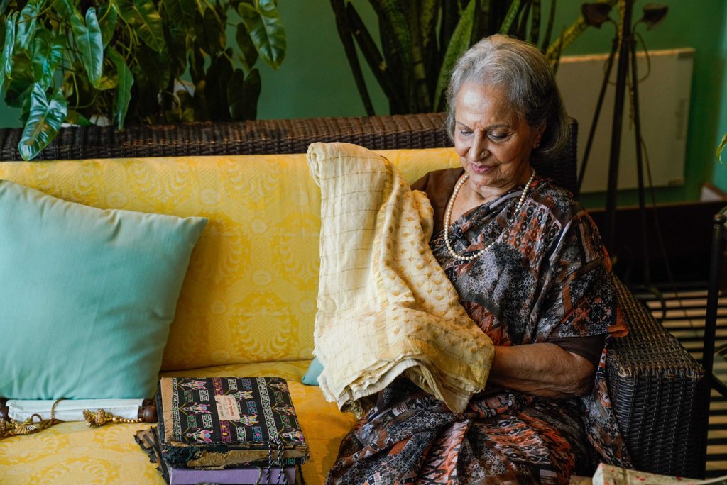 What an honour Waheeda Rehman donates all her personal memorabilia which she had preserved with care for over 60 years including the Sari from C.I.D to Film Heritage Foundation a true endorsement of our work in saving India’s cinematic Heritage..@FHF_Official