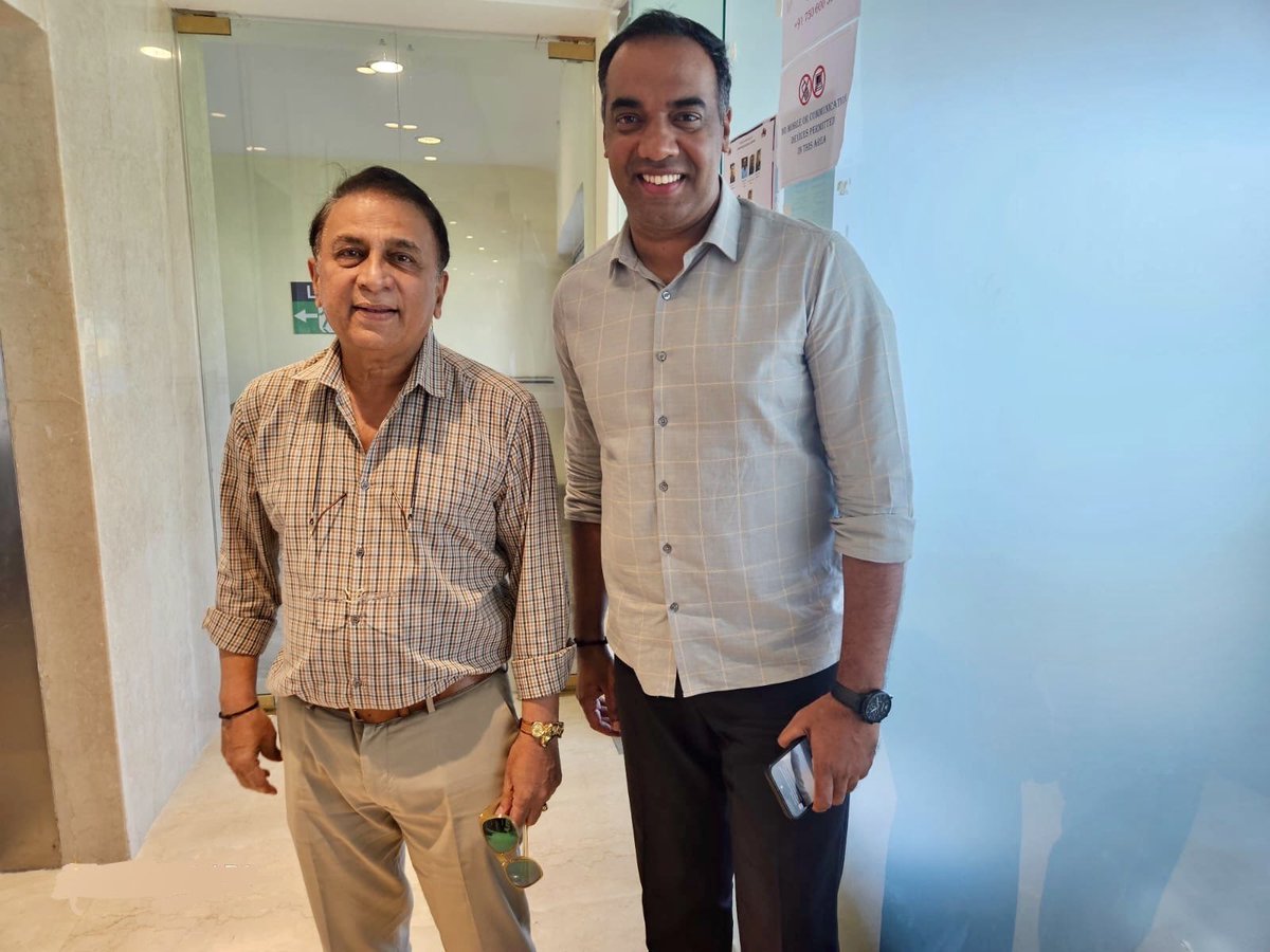 abhishekbokey's tweet photo. With the greatest ever ! The Little Master ! His aura is just as glorious as his straight drive ! Blessed to have met him and take guidance and blessings!! @iamgavaskar #thelittlemaster #Sunilgavaskar https://t.co/1k9xSrsryi